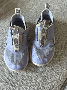 Nike slip on sneakers good used condition size 8